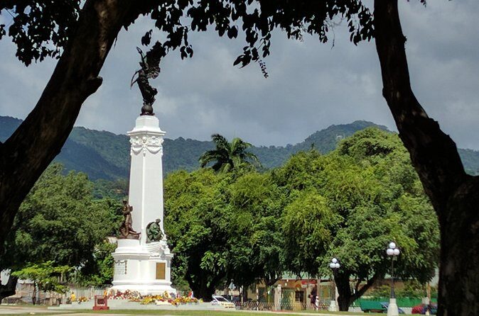 Best of Port of Spain Tour - Queen’s Park Savannah: Magnificent 7 Buildings and Botanic Gardens